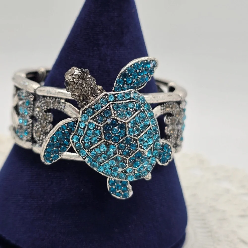 Rhinestone Articulated Turtle Bracelet Bangle Blue Magnetic Pendant Brooch 6.5